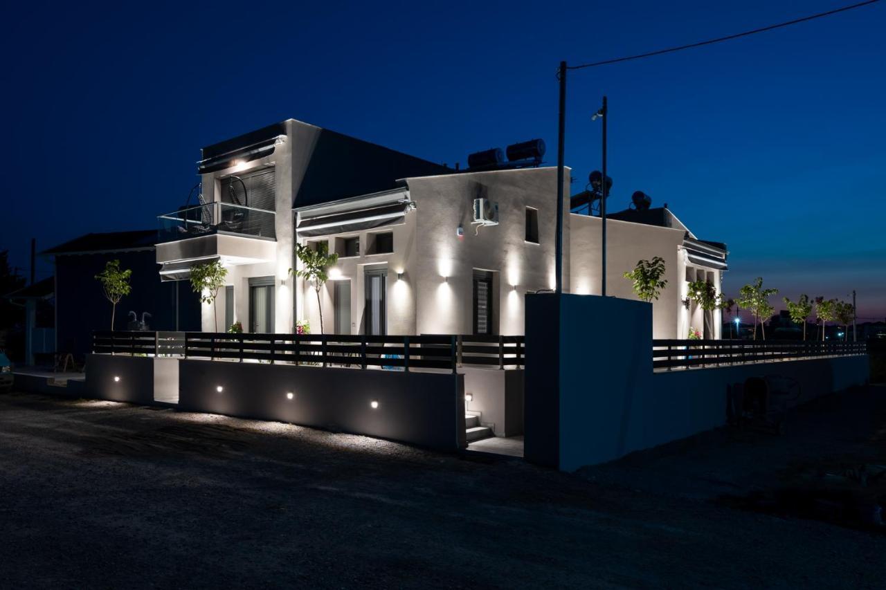 Karras' Residence Paralia Dionysiou Exterior photo