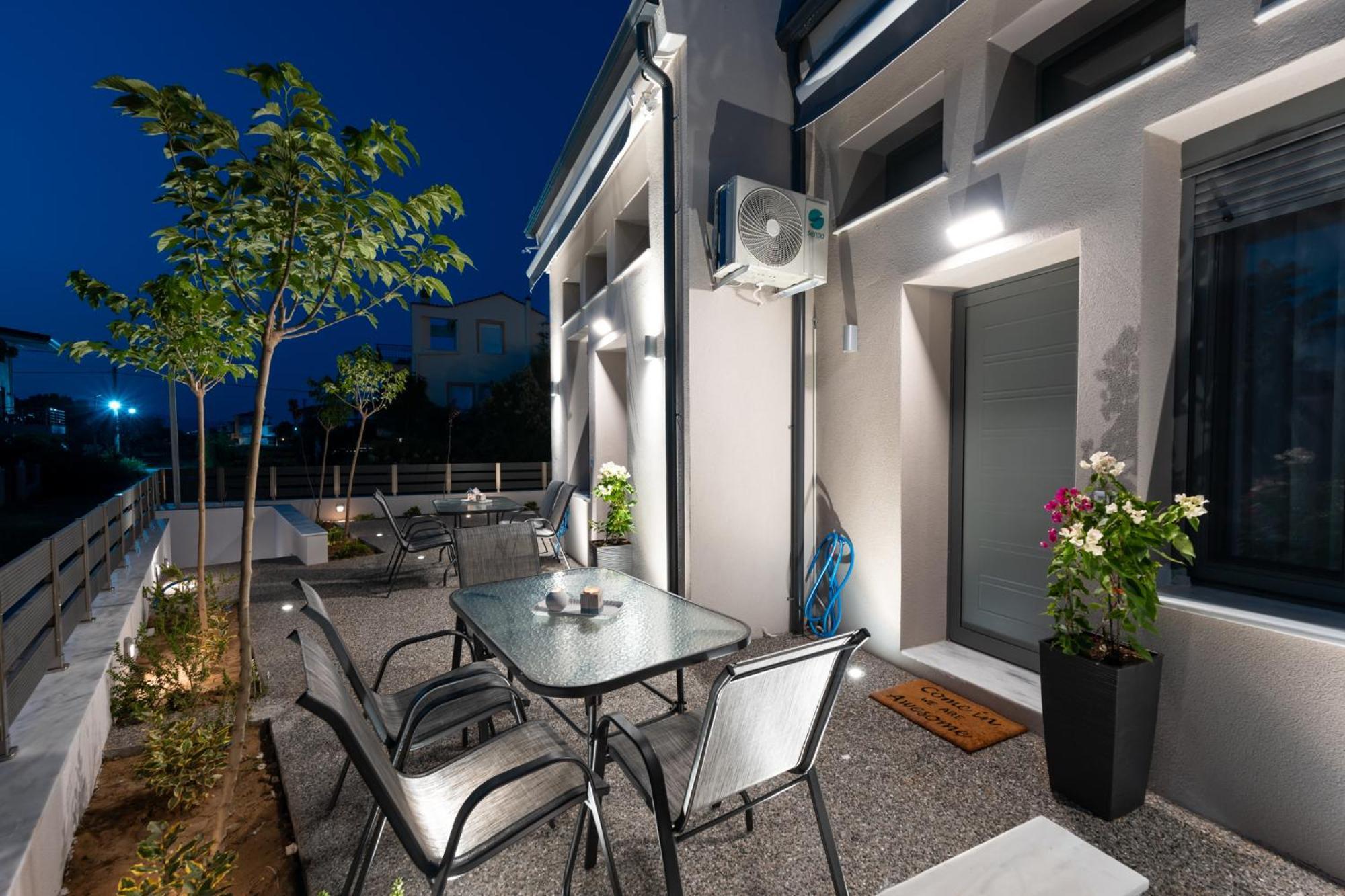 Karras' Residence Paralia Dionysiou Exterior photo
