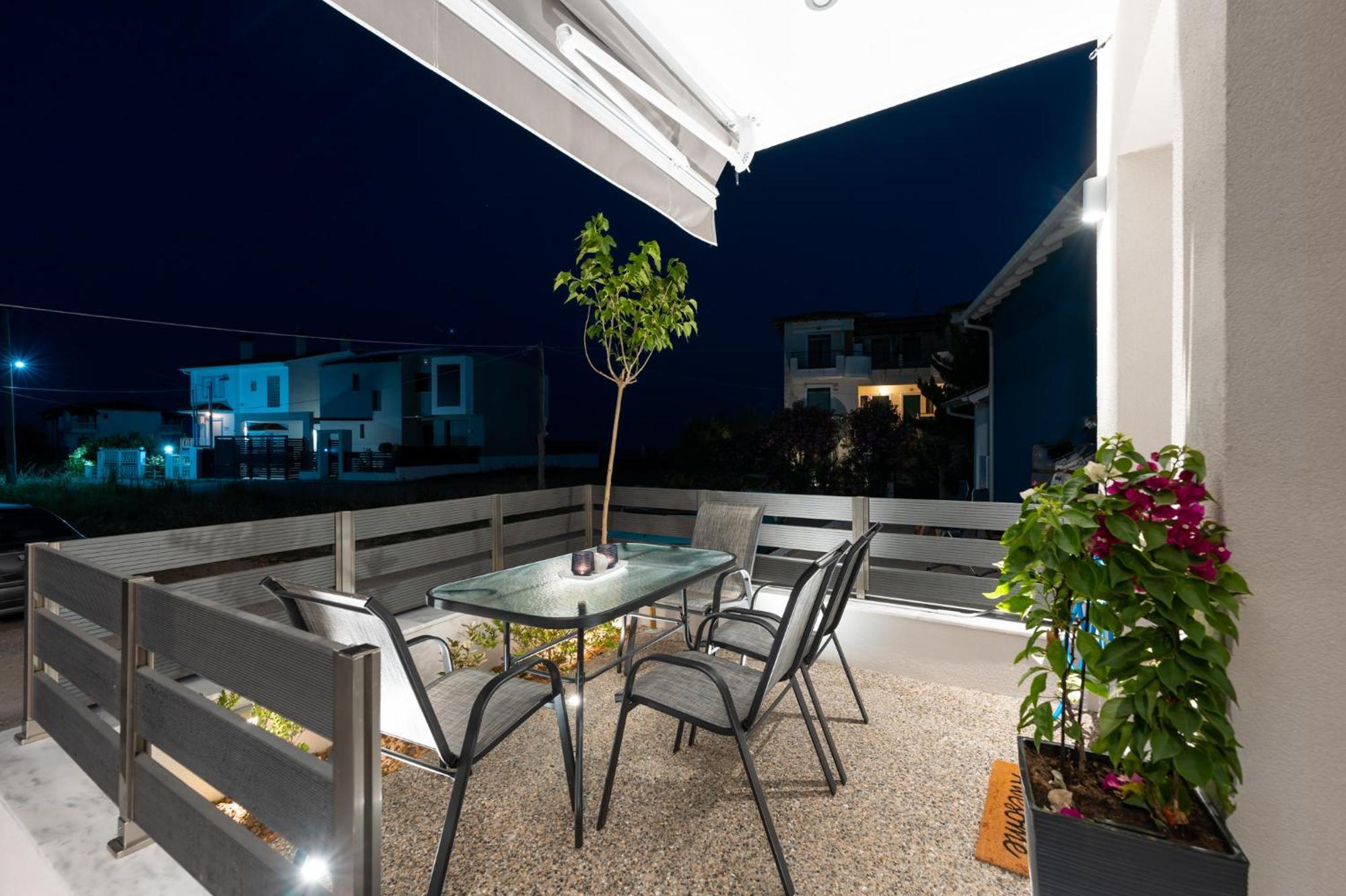 Karras' Residence Paralia Dionysiou Exterior photo